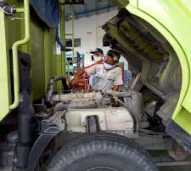 Pemeliharaan 1 Unit Roda 6 BH. 8403 Z 10 Liter Oli Jumbo, 1 Pes F1 Oli, 1 Pes the rod Andal dan jasa service