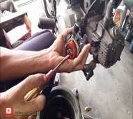 Jasa servis ganti oli, kran minyak, busi, tali kopling, dan aki