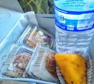 Kue Kotak (isi 4 + air mineral botol 280mL)